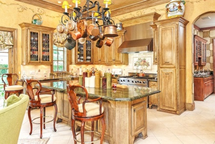 10095 Strait Lane,