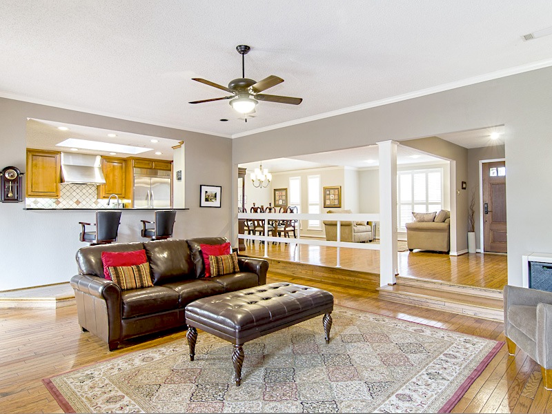 2702 Monarch Drive, Arlington - Briggs Freeman Sotheby's luxury homes for sale in Dallas Fort Worth - living room