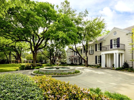5506 Deloache Avenue in Preston Hollow - Briggs Freeman Sotheby's luxury home in Dallas Fort Worth - exterior 2