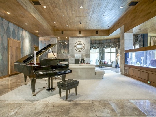 5618 Harbor Town Drive in Addison Far North Dallas - Briggs Freeman Sotheby's luxury homes for sale in Dallas Fort Worth - living room