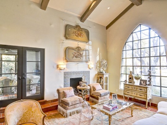 6955 Lakewood Boulevard in Lakewood - Briggs Freeman Sotheby's luxury homes for sale in Dallas Fort Worth - entry room
