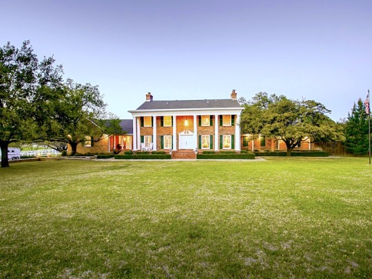 Lynbrook Farms, 2802 S Country Club Road in Garland - Briggs Freeman Sotheby's luxury homes in Dallas Fort Worth - exterior
