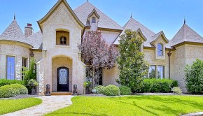4901 Rockrimmon Court in Colleyville - exterior