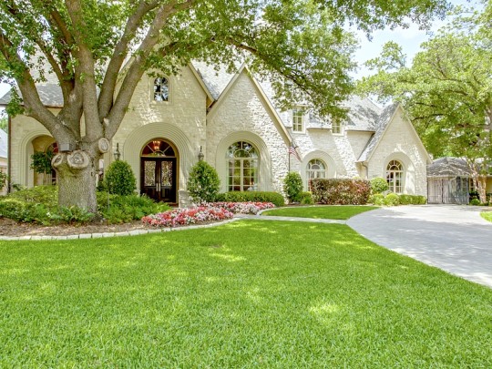 6607 Pemberton Drive in Preston Hollow - Briggs Freeman Sotheby's luxury homes for sale in Dallas Fort Worth - exterior