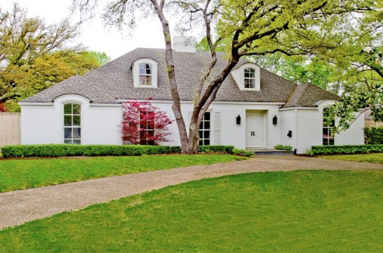 6831 Prestonshire Lane in Preston Hollow - Briggs Freeman Sotheby's luxury homes for sale in Dallas Fort Worth - exterior