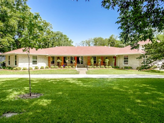 1939 Elmwood Boulevard in North Oak Cliff - Briggs Freeman Sotheby's luxury homes in Dallas Fort Worth - exterior