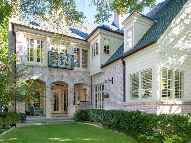 3701 Marquette