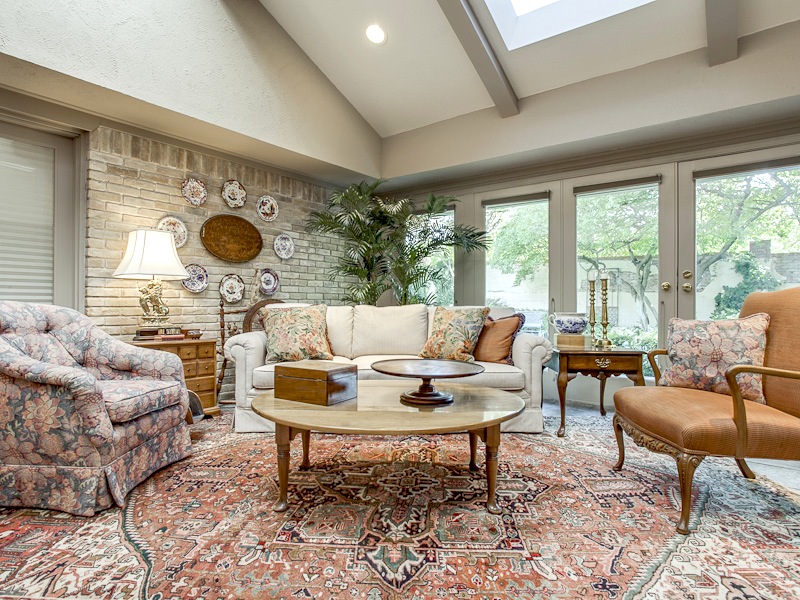 4240 Glenaire Drive in North Dallas - Briggs Freeman Sotheby's luxury homes in Dallas Fort Worth - living