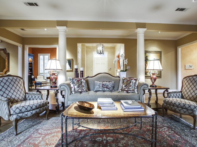 8708 Canyon Drive-living