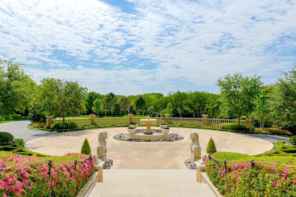 Dans Bois Crete Mansion at 9806 Inwood Road in Preston Hollow - Briggs Freeman Sotheby's homes for sale in Dallas - garden courtyard