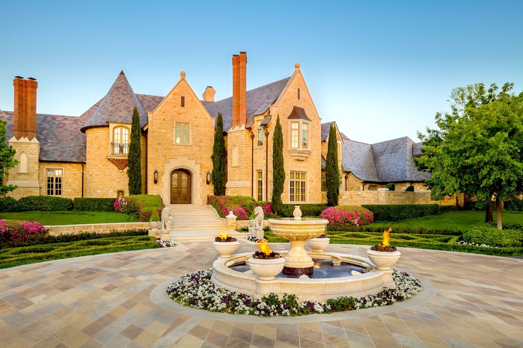 Dans Bois Crete Mansion at 9806 Inwood Road in Preston Hollow - Briggs Freeman Sotheby's homes for sale in Dallas - exterior 1