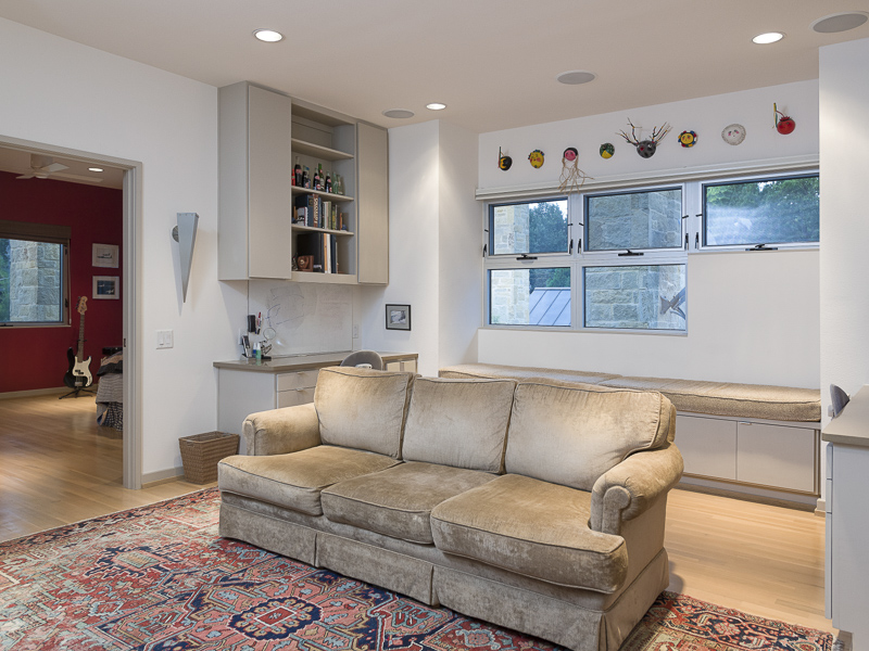 15_6435_Glendora_Crest
