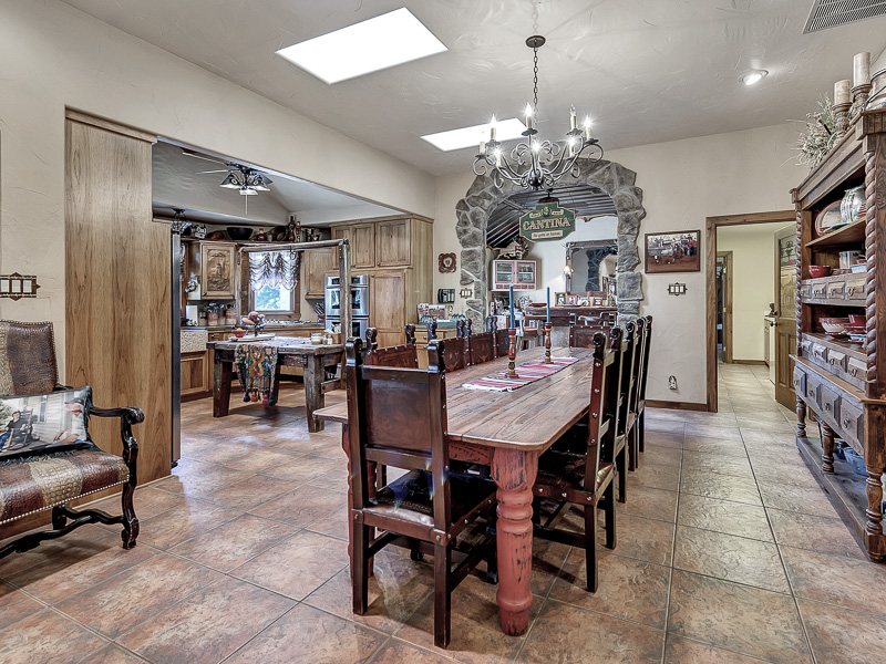 Schroeder Ranch, 6736 E US Highway 82 Gainesville 76240, John Zimmerman, Briggs Freeman Sotheby's luxury home for sale in Dallas Fort Worth-dining