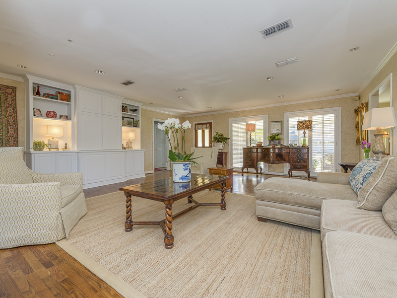 5743 Bryn Mawr Drive 75209, Devonshire, Meredith Ferrell, Briggs Freeman Sotheby's luxury home for sale in Dallas Fort Worth-sitting