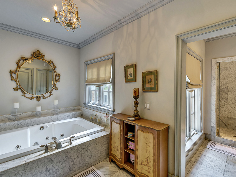 413 Crestwood Drive Fort Worth 76107, Crestwood, John Zimmerman, Briggs Freeman Sotheby's luxury home for sale in Dallas Fort Worth-bath