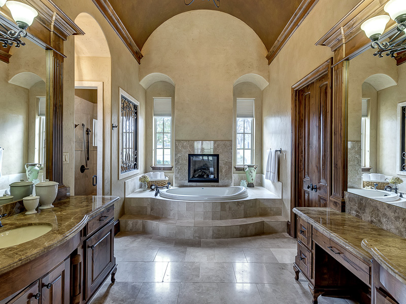2000 Renfro Road 76034, Colleyville, Nancy Dennis, Briggs Freeman Sotheby's luxury home for sale in Dallas Fort Worth-master bath