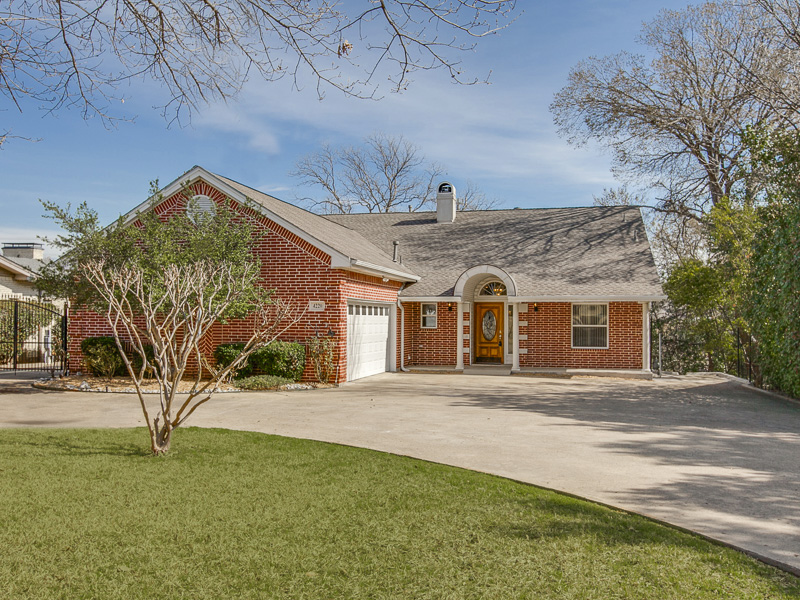 4220 Briar Creek Lane 75214, Caruth Terrace, Lynn Larson, Briggs Freeman Sotheby's luxury home for sale in Dallas Fort Worth-exterior