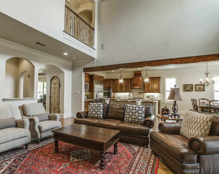 6522 Vanderbilt Avenue Dallas 75214, Tessa Mosteller, Briggs Freeman Sotheby's luxury homes for sale in Lakewood-living room with vaulted ceiling
