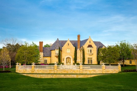 Dans Bois Crete Mansion at 9806 Inwood Road in Preston Hollow - Briggs Freeman Sotheby's homes for sale in Dallas - exterior 2