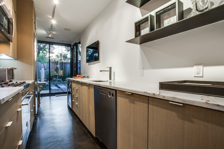 4037 Travis St-9