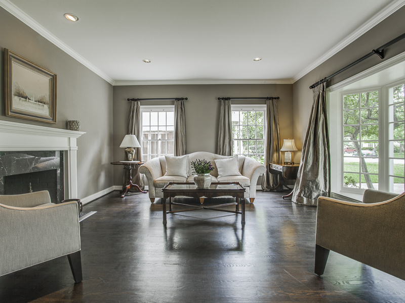 3228 Colgate Avenue #E Dallas 75225, Lindy Mahoney, Briggs Freeman Sotheby's luxury homes for sale in University Park-light and airy living room