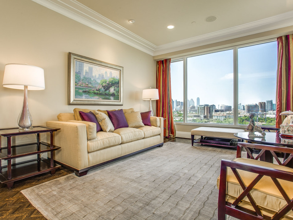 3510 Turtle Creek Blvd. #12D 75219, Turtle Creek, Lisa Besserer, Briggs Freeman Sotheby's luxury home for sale in Dallas Fort Worth-sitting2