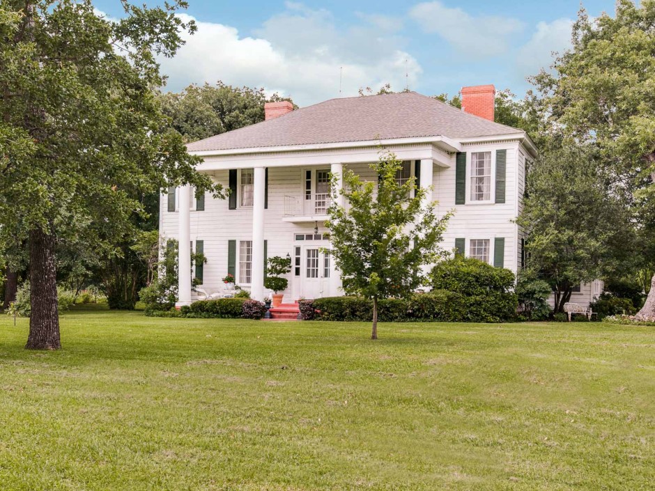 The Oaks, 3043 NE CR 1030 Chatfield 75105, David Burgher and Harlan Ray, Briggs Freeman Sotheby's luxury homes for sale in Texas-plantation home facades