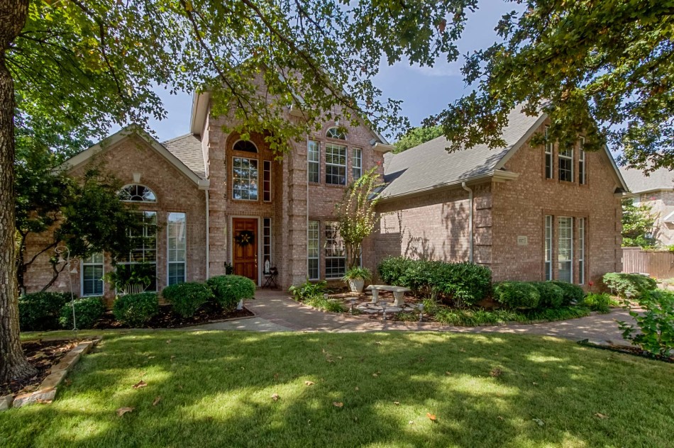 3027 Hillside Drive 75077, Highland Shores, Highland Village, Belle Trankle, Briggs Freeman Sotheby's luxury home for sale in Highland Village-exterior