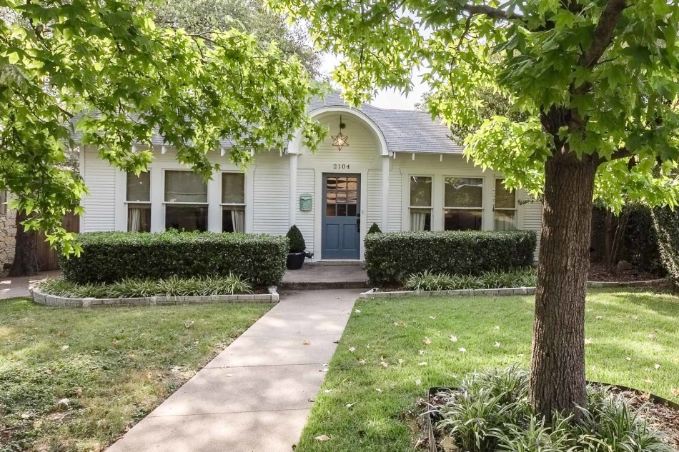 2104 Carleton Avenue 76107, Arlington Heights, Fort Worth, Carley Moore, Briggs Freeman Sotheby's luxury home for sale in Dallas Fort Worth-exterior