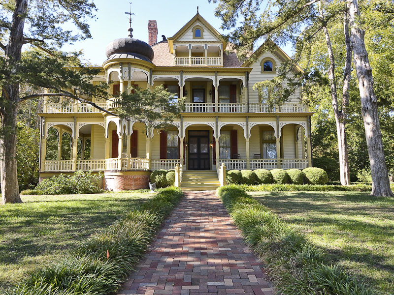 701 S Rogers Street 75165, Waxahachie, Judy Sessions, Briggs Freeman Sotheby's luxury home for sale in Dallas Fort Worth-exterior