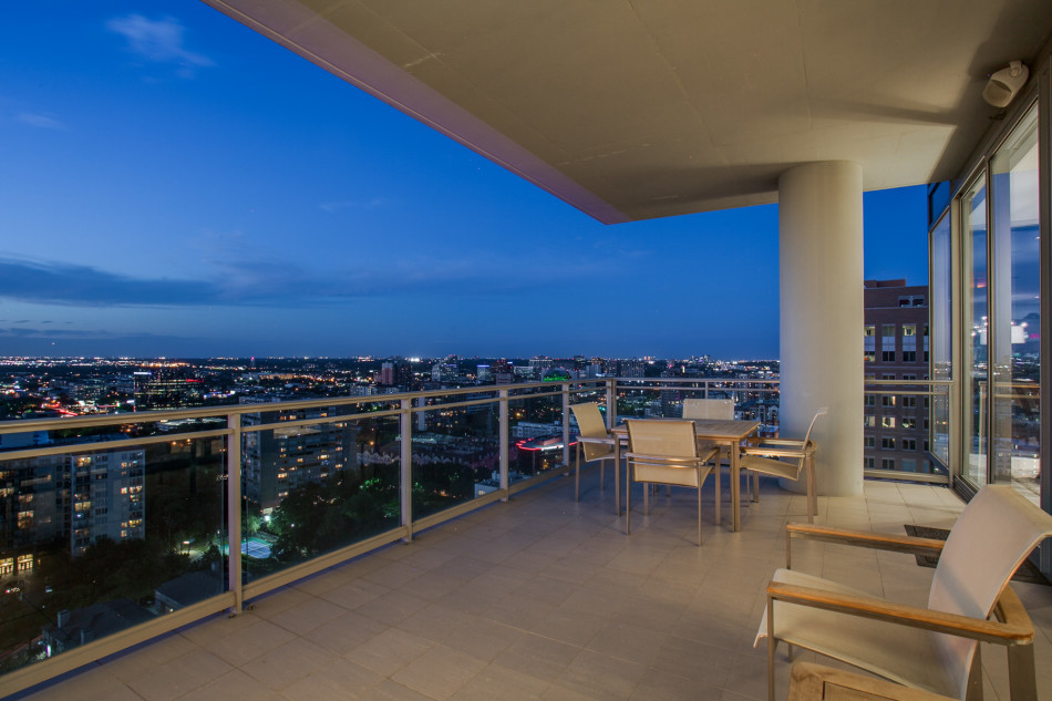 2900 McKinnon Street #2305 75201, Azure, Uptown Dallas, Becky Frey, Briggs Freeman Sotheby's luxury home for sale in Dallas-balcony