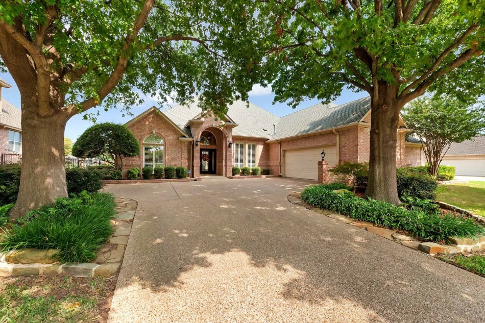 816 Riviera Drive 76063, Walnut Creek Country Club, Mansfield, Micah Coffey, Briggs Freeman Sotheby's luxury home for sale in Dallas Fort Worth-exterior