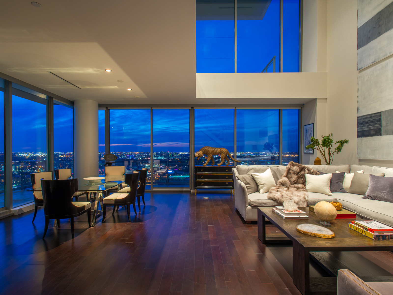 2900 McKinnon Street 2802 Dallas 75201, The Azure, Bryan Crawford, Briggs Freeman Sotheby's luxury homes for sale in Uptown Dallas-living room with view
