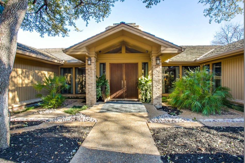 1513 Shady Oaks Lane 76107, Westover Hills, Veronica Stimson, Briggs Freeman Sotheby's luxury homes for sale in Fort Worth-door