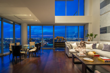 2900 McKinnon Street 2802 Dallas 75201, The Azure, Bryan Crawford, Briggs Freeman Sotheby's luxury homes for sale in Uptown Dallas-living room with view