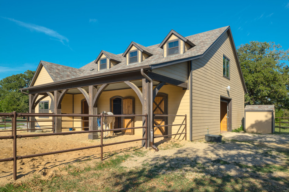 1312 Golden Gate Drive 76092, Wynne Moore, Briggs Freeman Sotheby's luxury home for sale in Southlake-barn