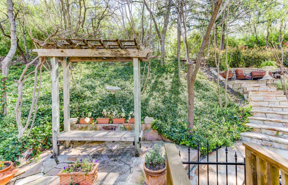 1905 Indian Creek Drive 76107, Westover Hills, Jackie Parks, Briggs Freeman Sotheby's luxury homes for sale in Fort Worth-stairs
