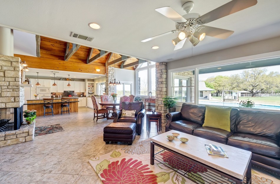 3001 Kelly Road 76008, Jamie Adams, Briggs Freeman Sotheby's luxury homes for sale in Aledo-living