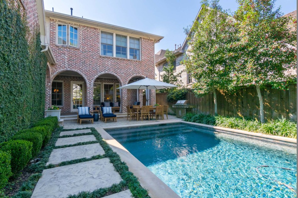 4304 Bryn Mawr Drive Dallas 75225, Karla Trusler, Briggs Freeman Sotheby's luxury homes for sale in University Park-back yard entertaining