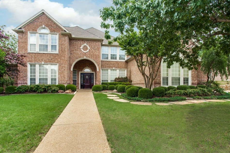 6425 Elm Crest Court 76132, Hawthorne Park Estates, Ashley Mooring, Briggs Freeman Sotheby's luxury homes for sale in Fort Worth-exterior
