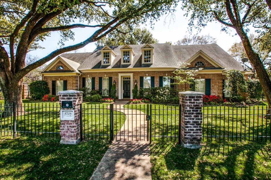 8708 Canyon Drive 75209, Bluffview, LeeLee Gioia, Briggs Freeman Sotheby's luxury homes for sale in Dallas-exterior