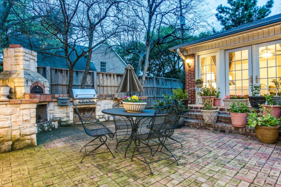 8712 Canyon Drive 75209, Bluffview, Erica Kuppin, Briggs Freeman Sotheby's luxury homes for sale in Dallas-patio