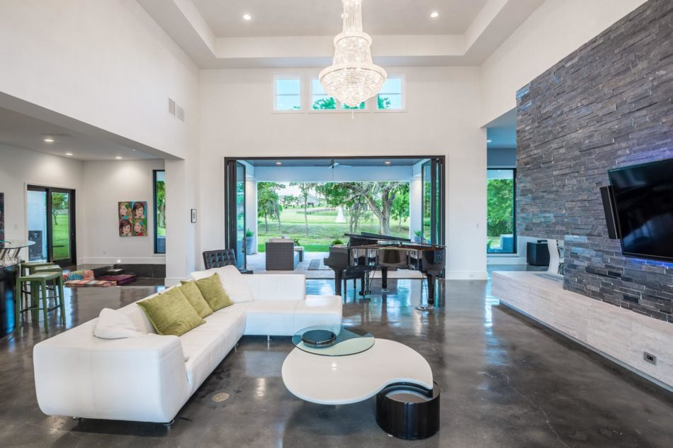 7951 Bella Flora, Carley Moore, Zareen Khan, Briggs Freeman Sotheby's luxury homes for sale in Fort Worth-living room