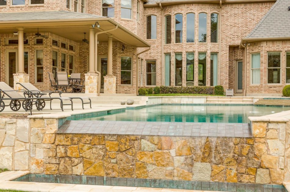 1615 Oak Knoll Drive | Colleyville | Listed by Dona Robinson and Jennifer Spielvogel pool